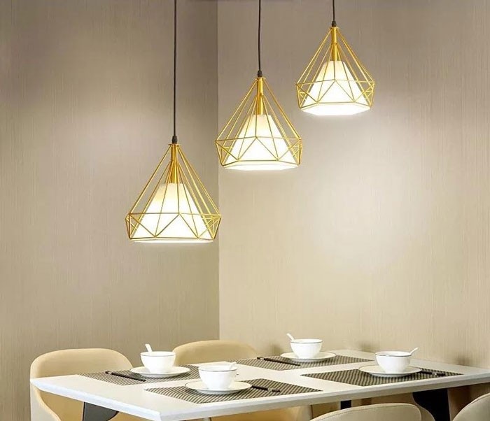 Khoảng cách treo đèn thả bàn ăn hợp với không gian bếp bạn nên biết